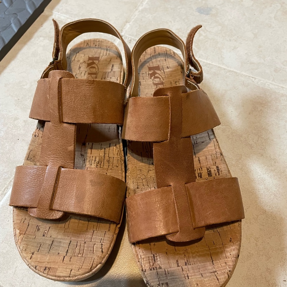 Kork-Ease sandal. Tan, low platform, size 8. Good condition.